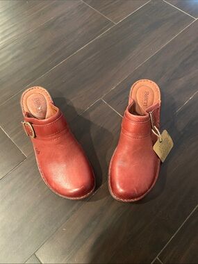 NWT Born Women's brownish Red Leather Slip-On clogs  with Buckle